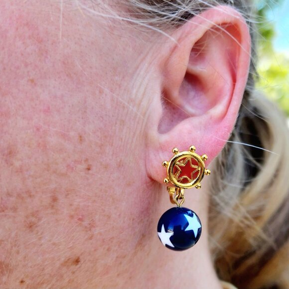 Vintage Avon "Star Spangle Dangle" 1992 Patriotic Ships Wheel Clip-On Earrings - Picture 5 of 5